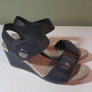 Black Velcro Wedges